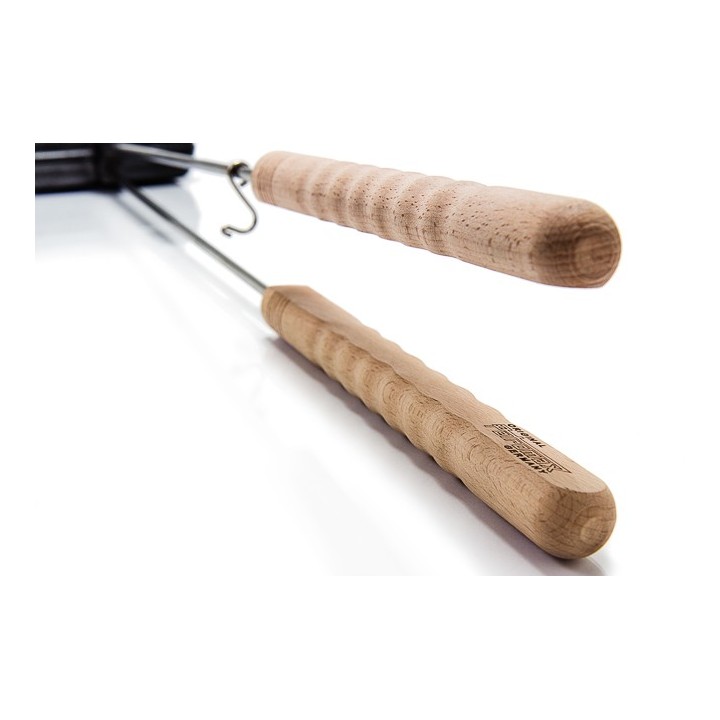 Petromax Waffle Iron handle detail view