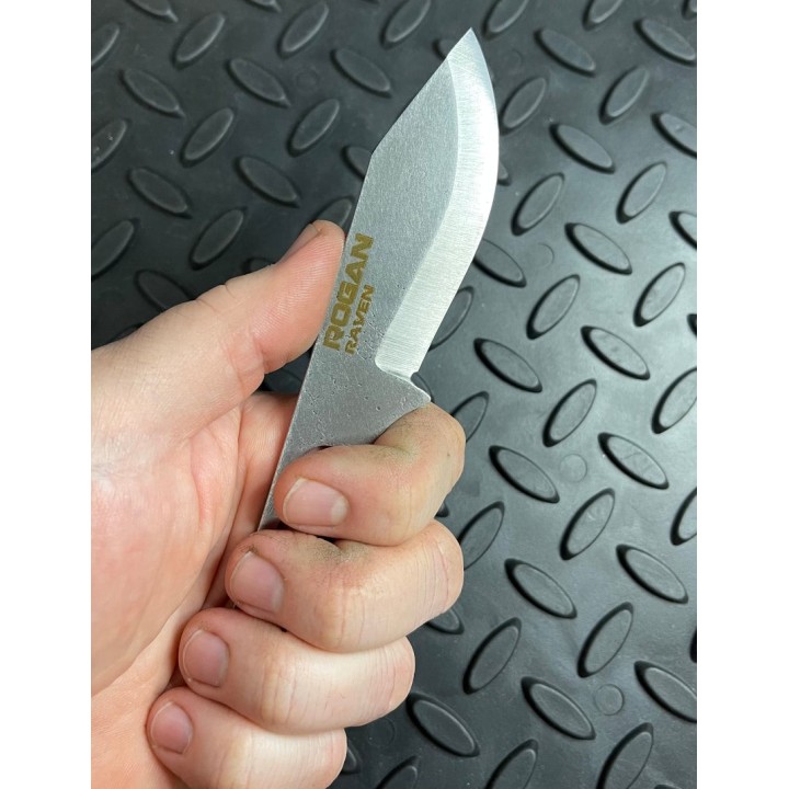 ROGAN RAVEN knife in hand