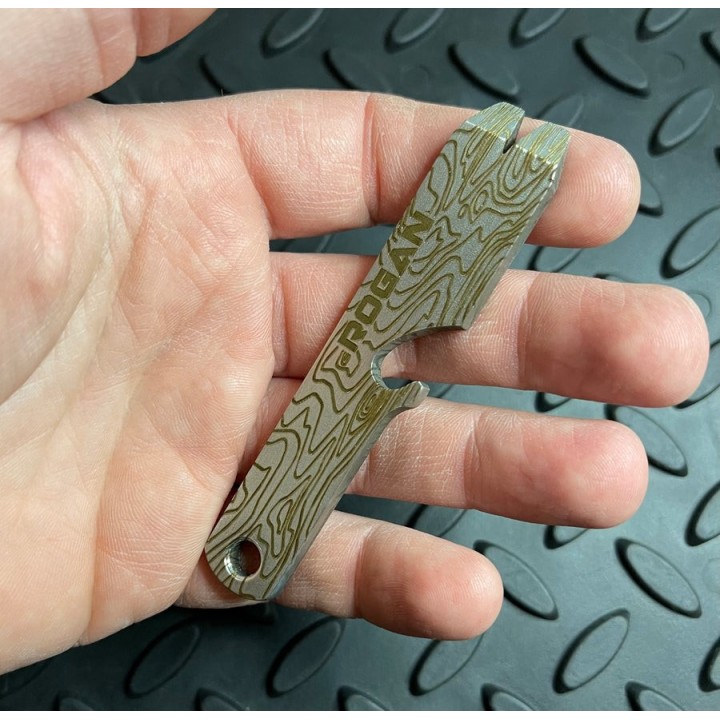 rogan sport in hand